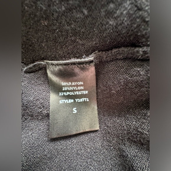 DO+BE Black Turtleneck Puffy Long Sleeves very soft size small - Picture 8 of 9